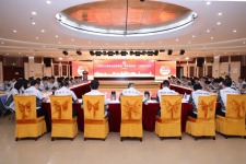 這個“青年圓桌派” 有點young氣