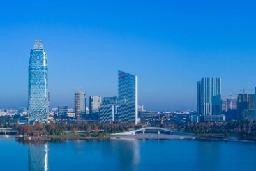 雄鷹 何以展翅翱翔？