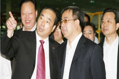 2010年5月，時任內(nèi)蒙古自治區(qū)黨委書記、自治區(qū)人大常委會主任胡春華視察巨石總部。胡春華對中國巨石一直以來依靠科技創(chuàng)新帶動企業(yè)進步，瞄準(zhǔn)國際前沿市場研發(fā)新產(chǎn)品的發(fā)展戰(zhàn)略給予了充分肯定。